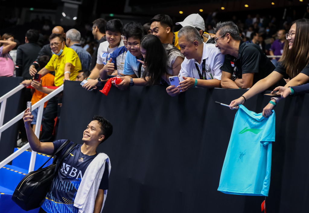 Ginting enjoys great support at the Singapore Indoor Stadium.
